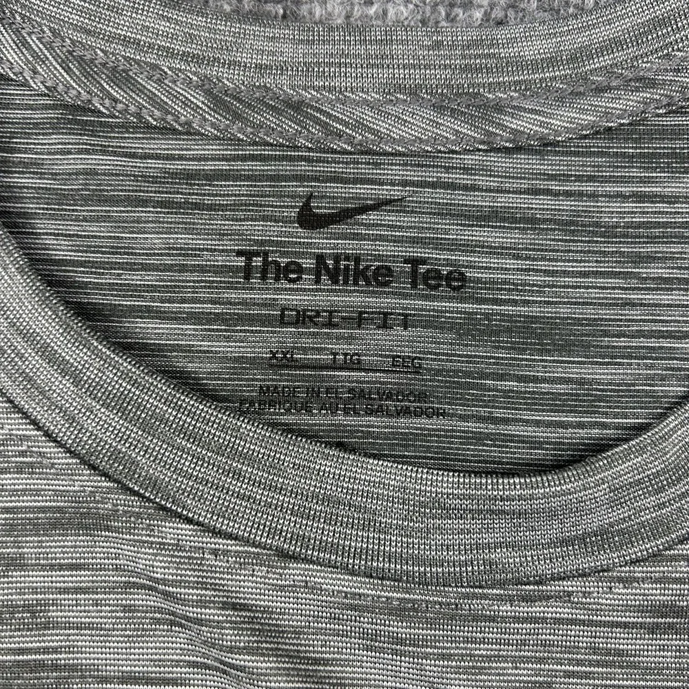 Nike Dri-FIT Shirt Mens‎ 2XL Gray Stripe Short Sleeve Athletic Training Tee Top